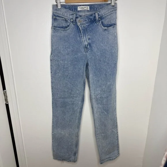 ABERCROMBIE The 90’s Straight Ultra High Rise Jeans - Picture 2 of 6